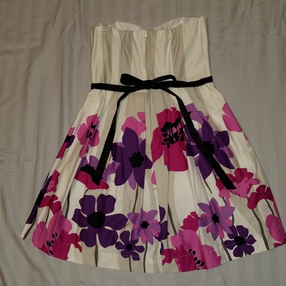 Sweetheart Strapless Dress - Picture 2 of 6